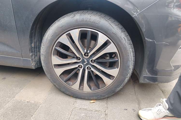 Used Wuling Victory 2020 1.5T CVT Flagship Edition Right Front Wheel Hub