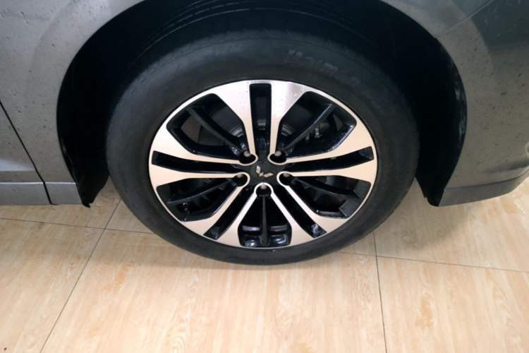 Used Wuling Victory 2020 1.5T CVT Flagship Edition Right Front Wheel Hub