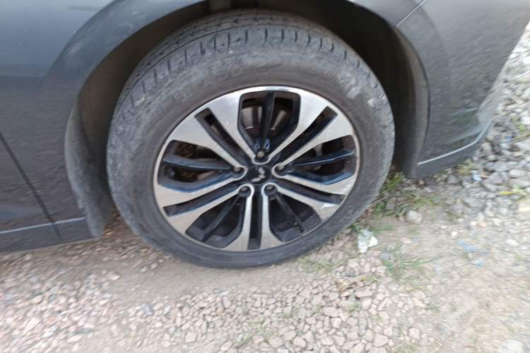 Used Wuling Victory 2020 1.5T CVT Flagship Edition Right Front Wheel Hub