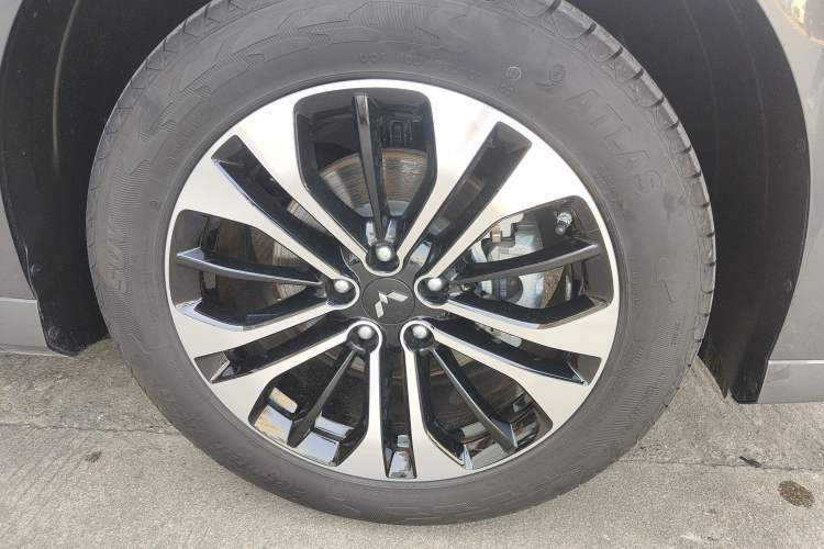 Used Wuling Victory 2020 1.5T CVT Flagship Edition Right Front Wheel Hub