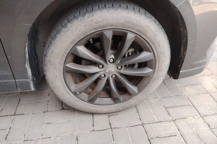 Used Wuling Victory 2020 1.5T CVT Luxury Model Right Front Wheel Hub