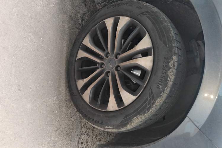 Used Wuling Victory 2020 1.5T CVT Flagship Edition Right Front Wheel Hub