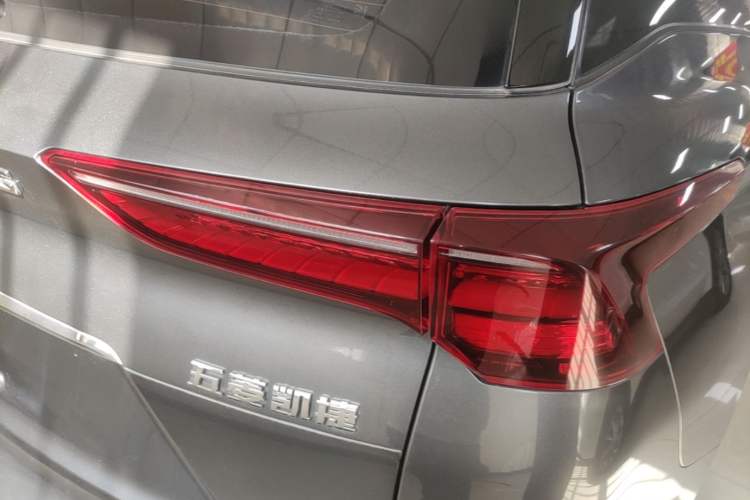 Used Wuling Victory 2020 1.5T CVT Flagship Edition Right Rear Taillight