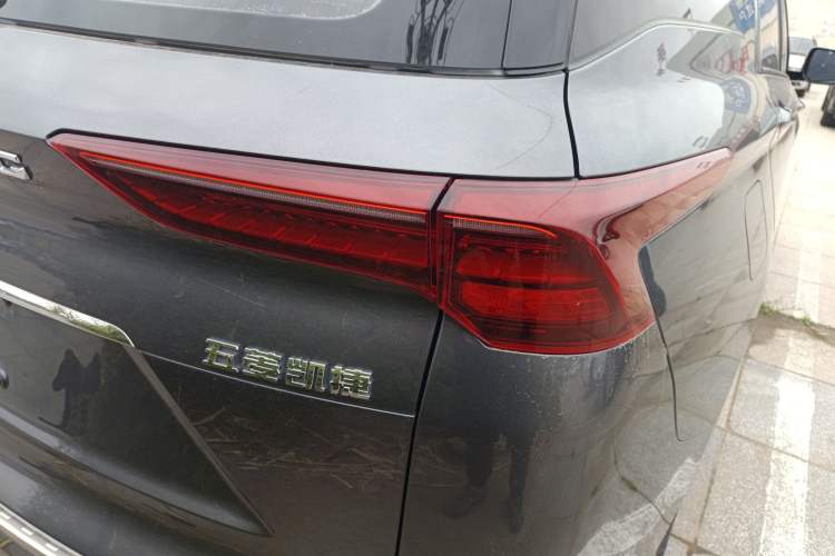 Used Wuling Victory 2020 1.5T CVT Flagship Edition Right Rear Taillight