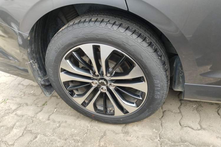 Used Wuling Victory 2020 1.5T CVT Flagship Edition Right Rear Wheel Hub