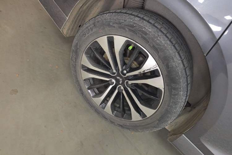 Used Wuling Victory 2020 1.5T CVT Flagship Edition Right Rear Wheel Hub