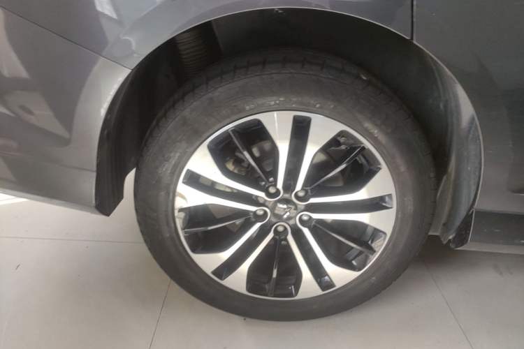 Used Wuling Victory 2020 1.5T CVT Flagship Edition Right Rear Wheel Hub