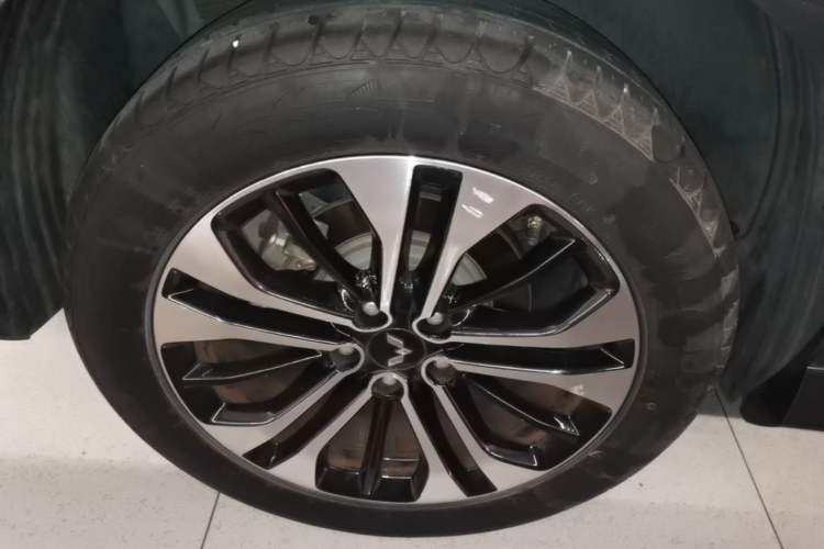 Used Wuling Victory 2020 1.5T CVT Flagship Edition Right Rear Wheel Hub