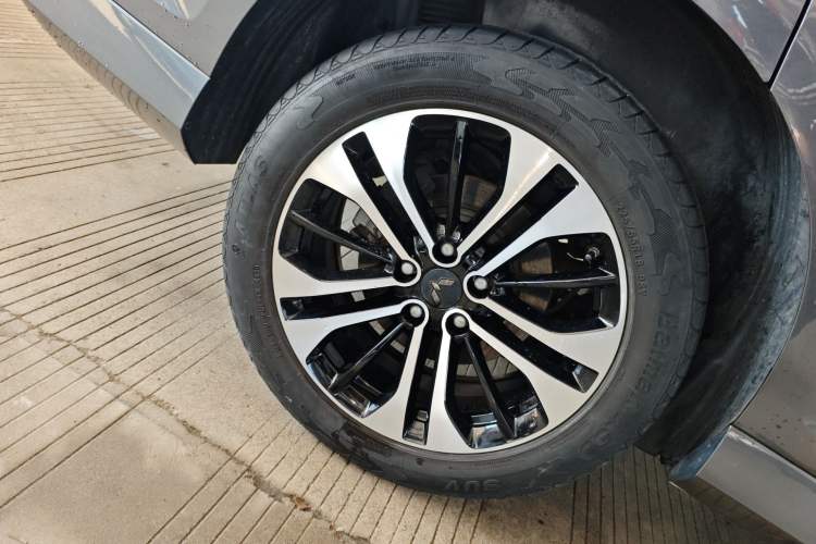 Used Wuling Victory 2020 1.5T CVT Flagship Edition Right Rear Wheel Hub