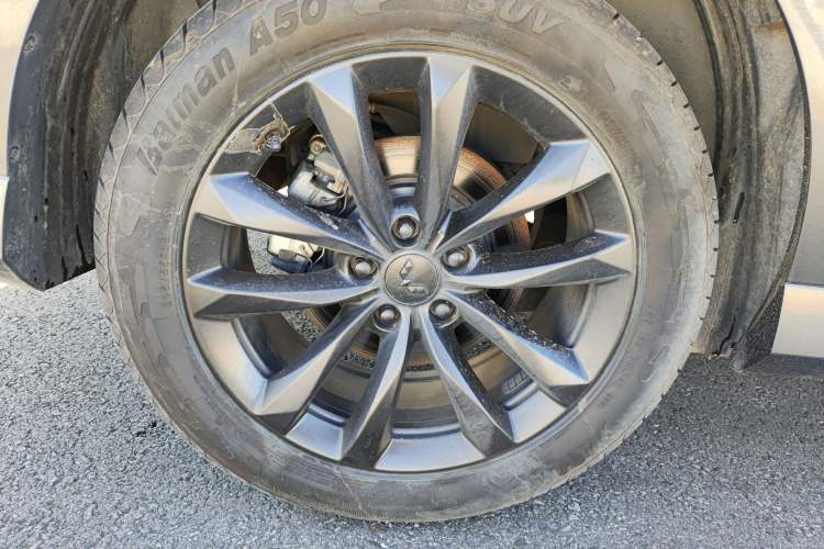 Used Wuling Victory 2020 1.5T CVT Luxury Model Right Rear Wheel Hub
