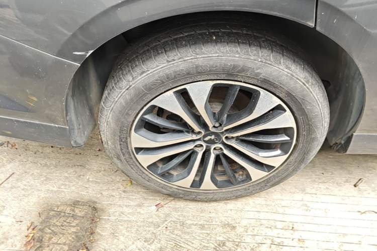 Used Wuling Victory 2020 1.5T CVT Flagship Edition Right Rear Wheel Hub
