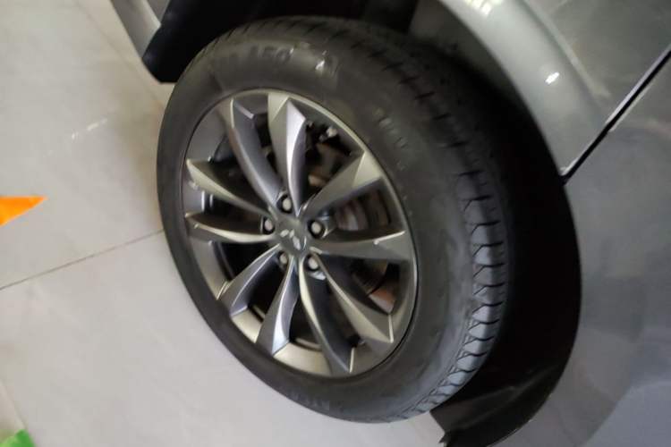 Used Wuling Victory 2020 1.5T CVT Luxury Model Right Rear Wheel Hub