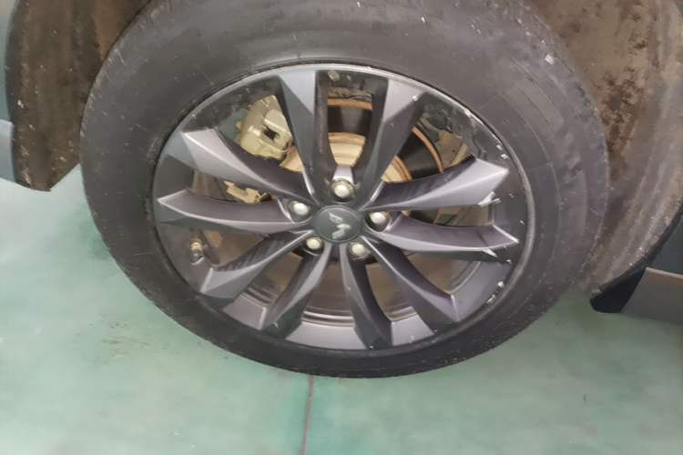 Used Wuling Victory 2020 1.5T CVT Luxury Model Right Rear Wheel Hub