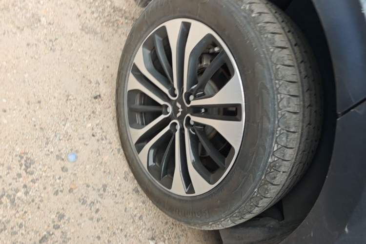 Used Wuling Victory 2020 1.5T CVT Flagship Edition Right Rear Wheel Hub