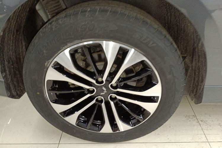 Used Wuling Victory 2020 1.5T CVT Flagship Edition Right Rear Wheel Hub