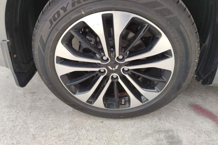 Used Wuling Victory 2020 1.5T CVT Flagship Edition Right Rear Wheel Hub