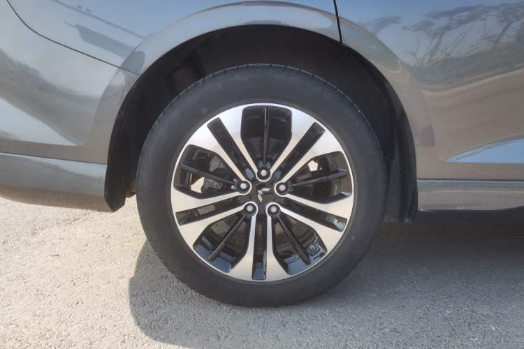 Used Wuling Victory 2020 1.5T CVT Flagship Edition Right Rear Wheel Hub