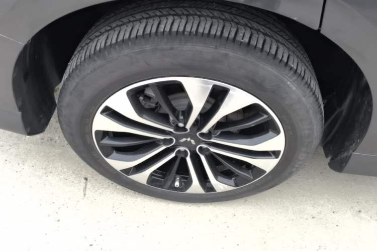 Used Wuling Victory 2020 1.5T CVT Flagship Edition Right Rear Wheel Hub