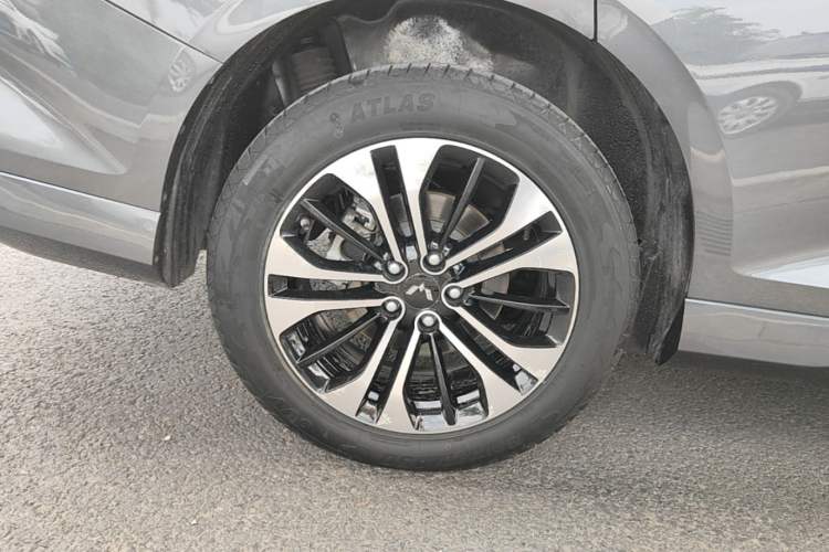 Used Wuling Victory 2020 1.5T CVT Flagship Edition Right Rear Wheel Hub
