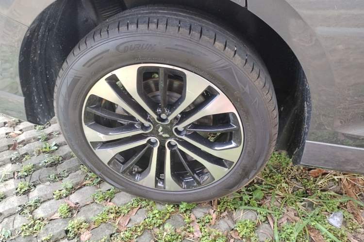 Used Wuling Victory 2020 1.5T CVT Flagship Edition Right Rear Wheel Hub
