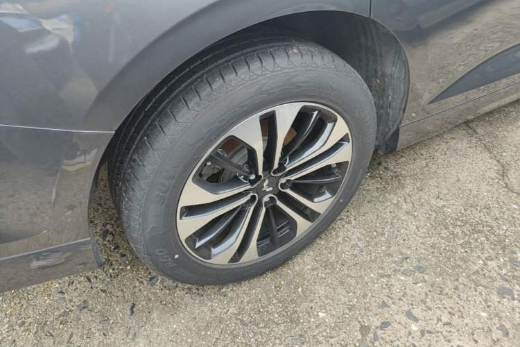 Used Wuling Victory 2020 1.5T CVT Flagship Edition Right Rear Wheel Hub