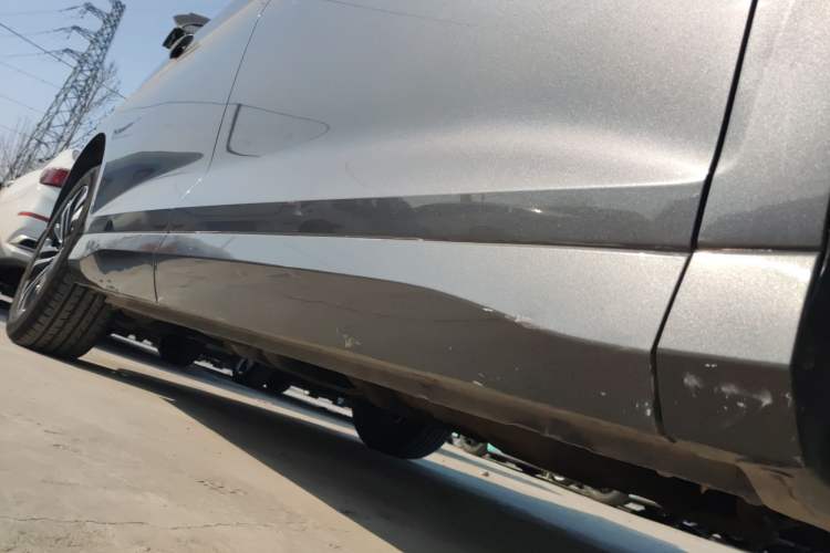 Used Wuling Victory 2020 1.5T CVT Flagship Edition Right Side Sill