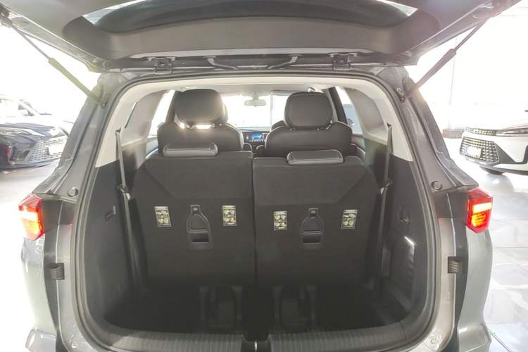 Used Wuling Victory 2020 1.5T CVT Luxury Model Trunk