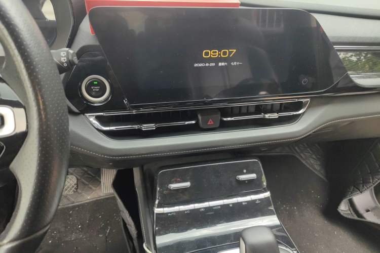 Used Wuling Victory 2020 1.5T CVT Flagship Edition Audio And AC Panel