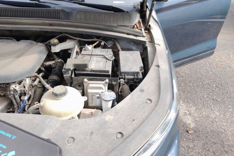 Used Wuling Victory 2020 1.5T CVT Flagship Edition Engine Bay Left