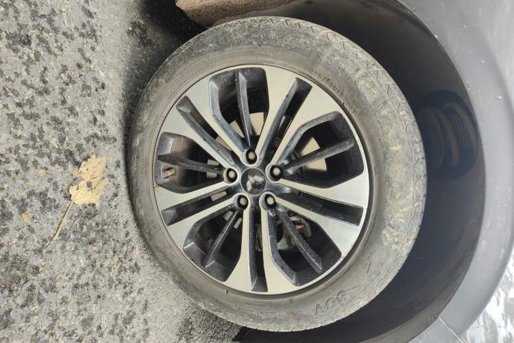 Used Wuling Victory 2020 1.5T CVT Flagship Edition Right Front Wheel Hub
