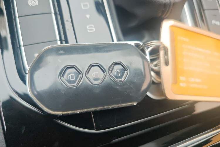 Used Wuling Victory 2020 1.5T CVT Flagship First-Class Model Vehicle Key
