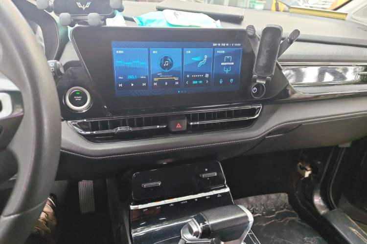 Used Wuling Victory 2020 1.5T CVT Luxury Model Audio And AC Panel