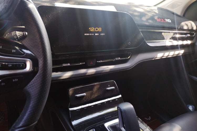 Used Wuling Victory 2020 1.5T CVT Flagship Edition Audio And AC Panel