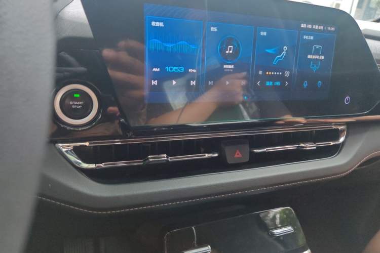 Used Wuling Victory 2020 1.5T CVT Luxury Model Audio And AC Panel