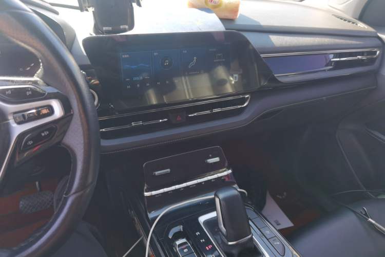 Used Wuling Victory 2020 1.5T CVT Flagship Edition Audio And AC Panel