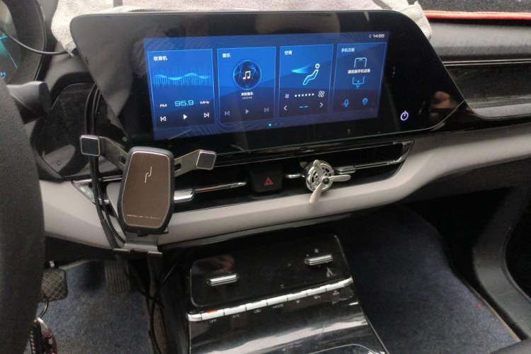 Used Wuling Victory 2020 1.5T Manual Elite Edition Audio And AC Panel