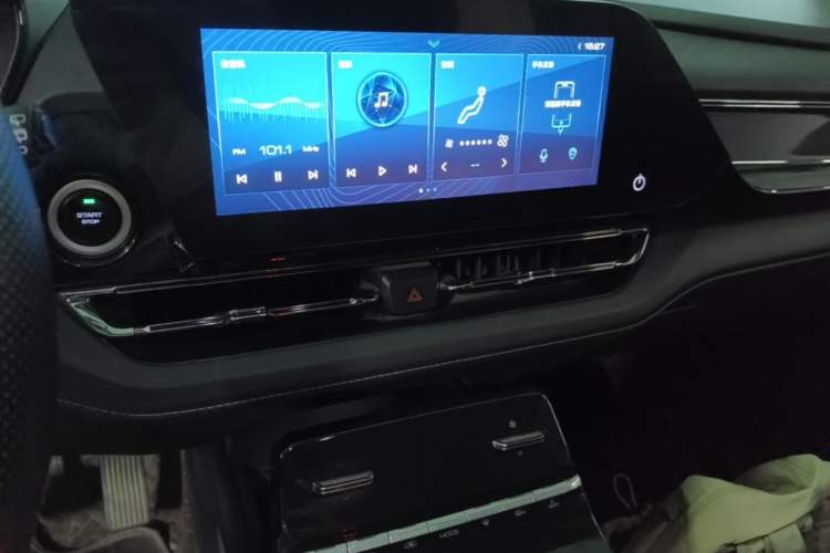 Used Wuling Victory 2020 1.5T CVT Flagship Edition Audio And AC Panel