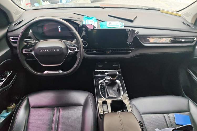 Used Wuling Victory 2020 1.5T CVT Luxury Model Center Console