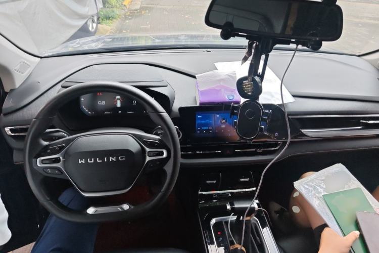 Used Wuling Victory 2020 1.5T CVT Luxury Model Center Console