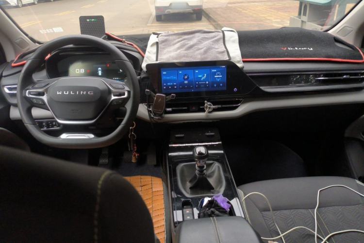 Used Wuling Victory 2020 1.5T Manual Elite Edition Center Console