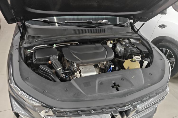 Used Wuling Victory 2020 1.5T CVT Flagship Edition Engine Bay