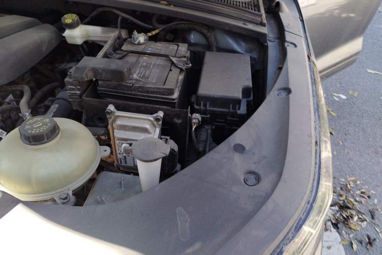 Used Wuling Victory 2020 1.5T CVT Flagship Edition Engine Bay Left