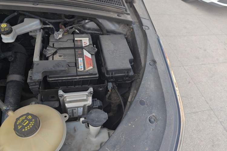Used Wuling Victory 2020 1.5T CVT Flagship Edition Engine Bay Left