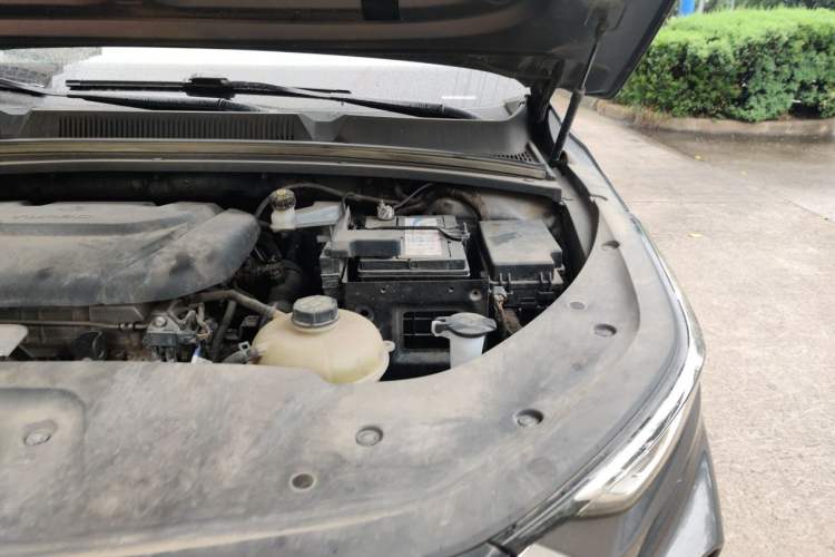 Used Wuling Victory 2020 1.5T Manual Elite Edition Engine Bay Left