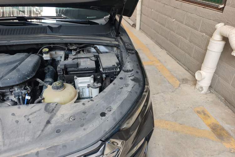 Used Wuling Victory 2020 1.5T CVT Flagship Edition Engine Bay Left