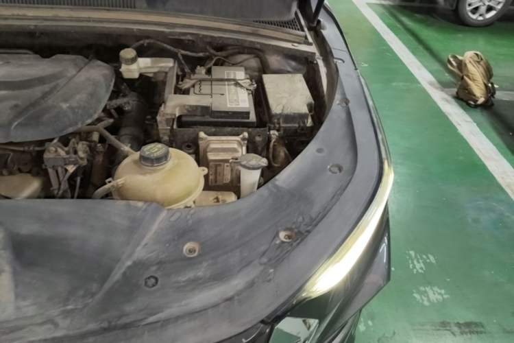 Used Wuling Victory 2020 1.5T CVT Flagship Edition Engine Bay Left
