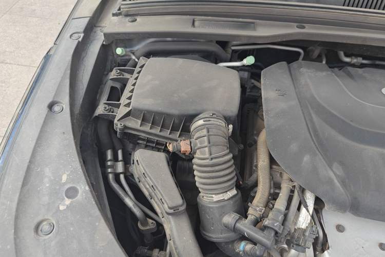 Used Wuling Victory 2020 1.5T CVT Flagship Edition Engine Bay Right