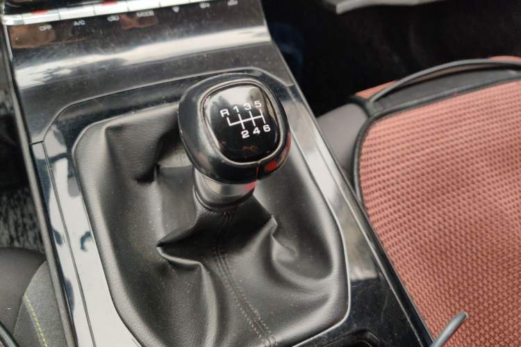Used Wuling Victory 2020 1.5T Manual Elite Edition Gear Lever