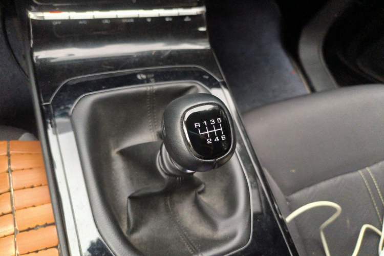Used Wuling Victory 2020 1.5T Manual Elite Edition Gear Lever