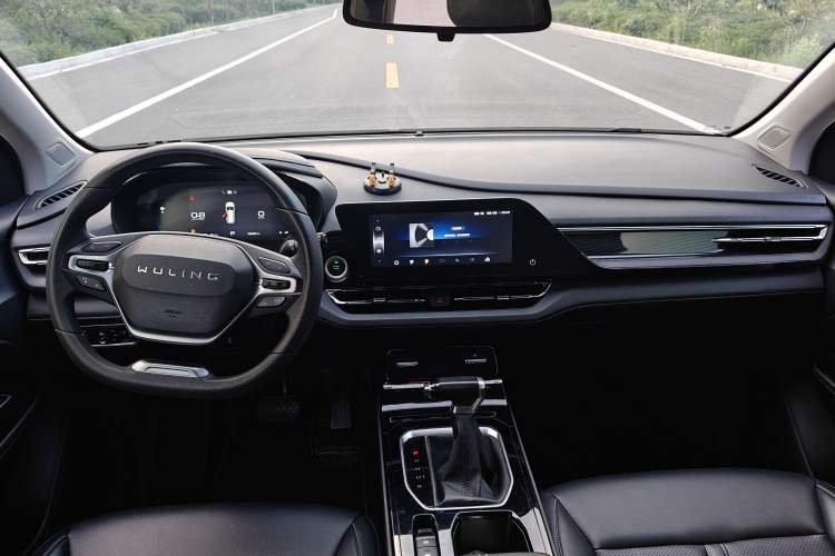 Used Wuling Victory 2020 1.5T CVT Luxury Model Interior 2